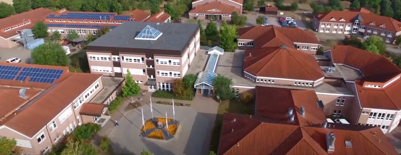 Drohnenaufnahme des Campus vom Kolping Berufsbildungswerk Hettstedt